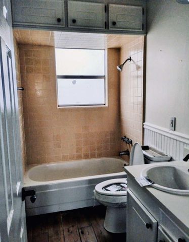 290 E Taylor Lake Circle, Livingston, TX 77351