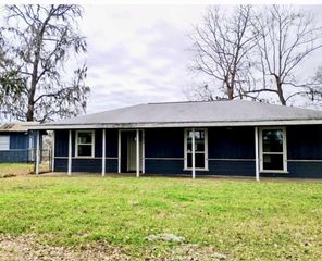 290 E Taylor Lake Circle, Livingston, TX 77351