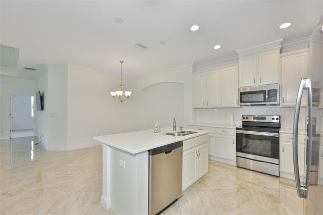 606 CHIPPER DRIVE, Sun City Center, FL 33573