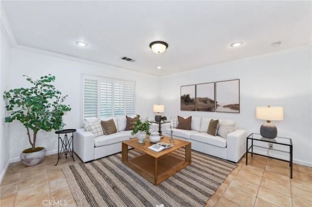 1153 Menlo Avenue, Clovis, CA 93612