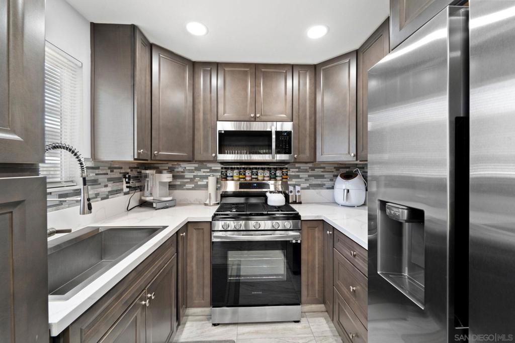 196 W Park Ave 1, El Cajon, CA 92020 — photo 2