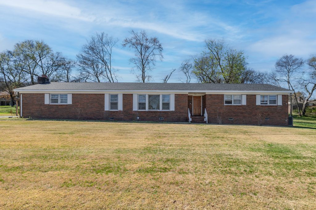 1307 Carroll Dr, Pulaski, TN 38478