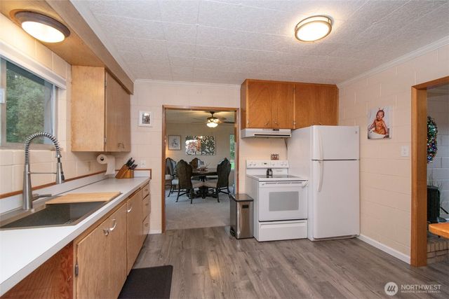 163 Cliff Robinson Lane, Sequim, WA 98382