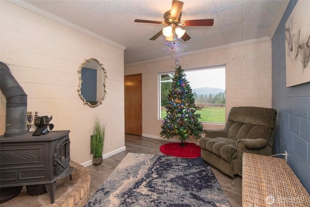 163 Cliff Robinson Lane, Sequim, WA 98382