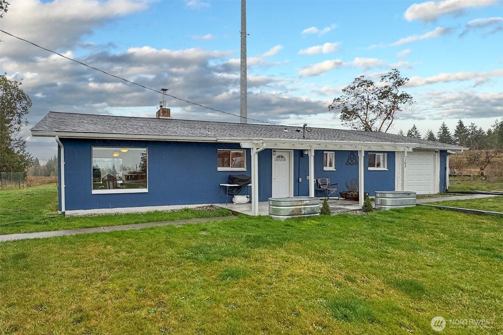 163 Cliff Robinson Lane, Sequim, WA 98382