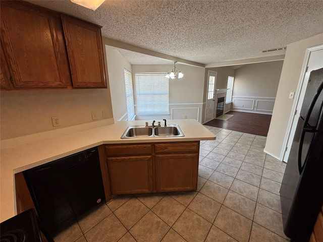 6421 Nellie Drive, Arlington, TX 76002