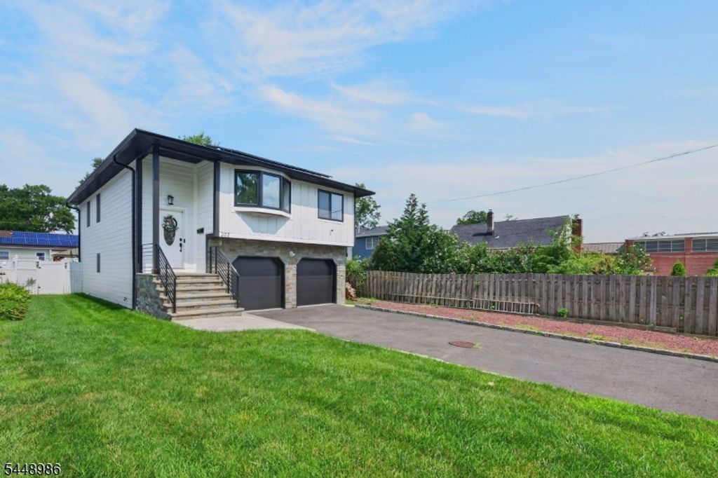 202 Tuttle St, Green Brook Twp., NJ 08812 — photo 2