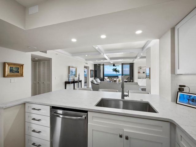 2016 HARBOURSIDE DRIVE 317, Longboat Key, FL 34228