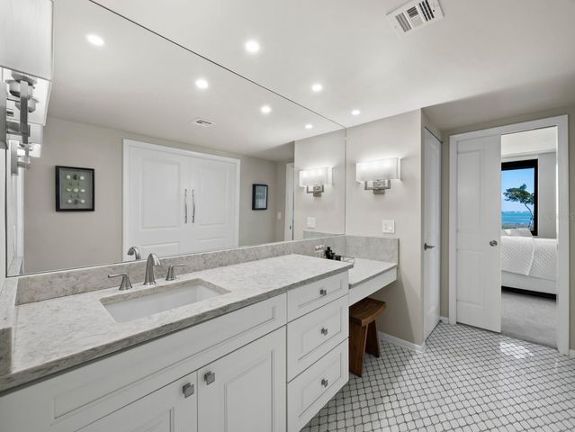 2016 HARBOURSIDE DRIVE 317, Longboat Key, FL 34228