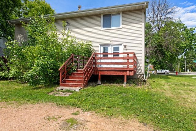 601 10th Avenue S, Hopkins, MN 55343