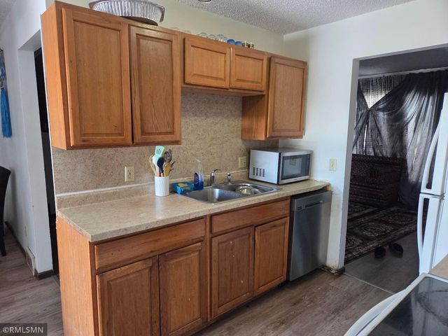 601 10th Avenue S, Hopkins, MN 55343