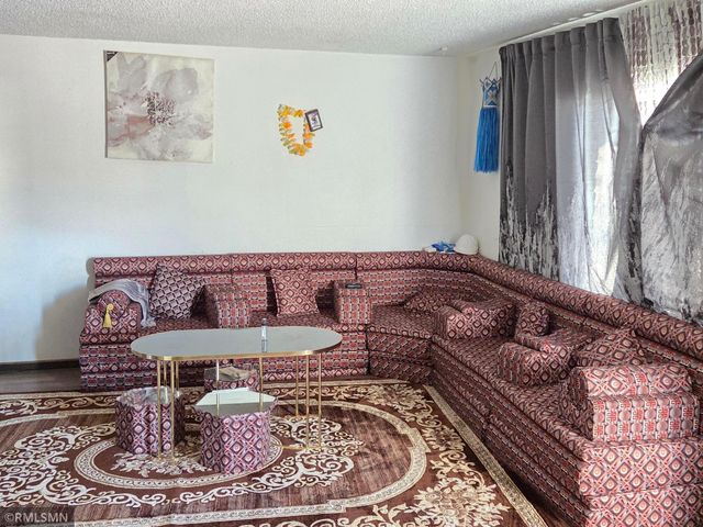 601 10th Avenue S, Hopkins, MN 55343