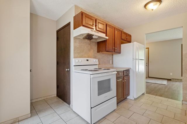 601 10th Avenue S, Hopkins, MN 55343