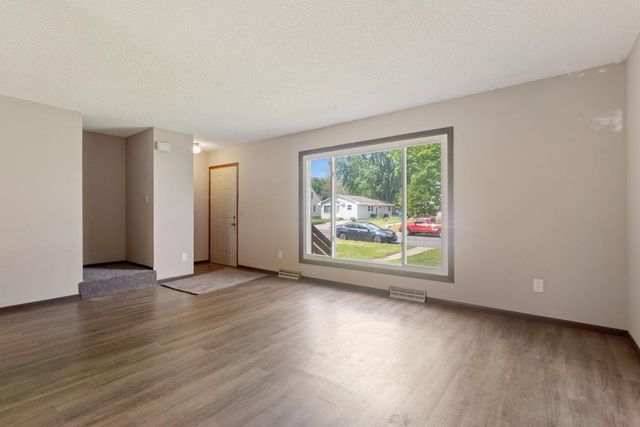 601 10th Avenue S, Hopkins, MN 55343