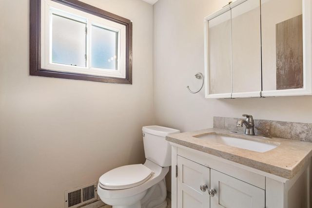 601 10th Avenue S, Hopkins, MN 55343