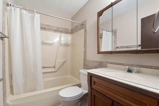 601 10th Avenue S, Hopkins, MN 55343