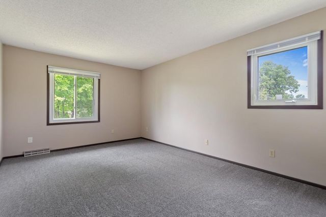 601 10th Avenue S, Hopkins, MN 55343