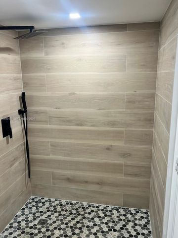 252 E 36th St A, Hialeah, FL 33013