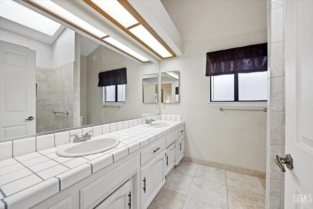 6925 Aztec Way, Bakersfield, CA 93308