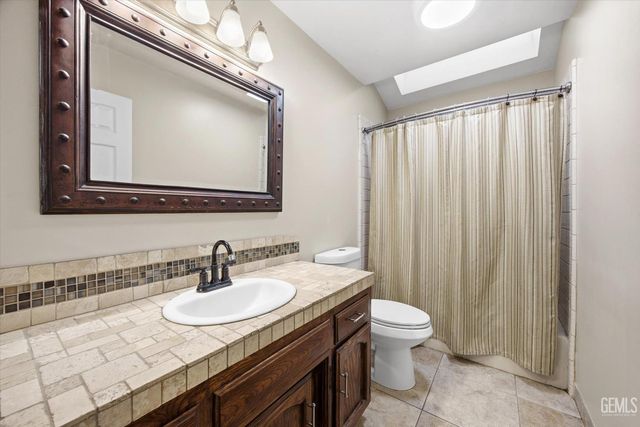 6925 Aztec Way, Bakersfield, CA 93308