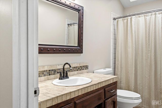 6925 Aztec Way, Bakersfield, CA 93308