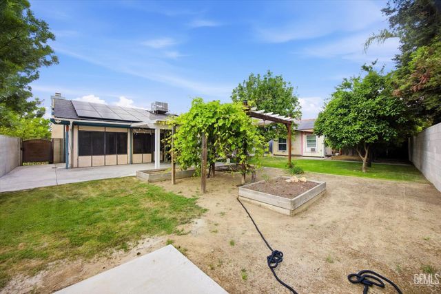 6925 Aztec Way, Bakersfield, CA 93308