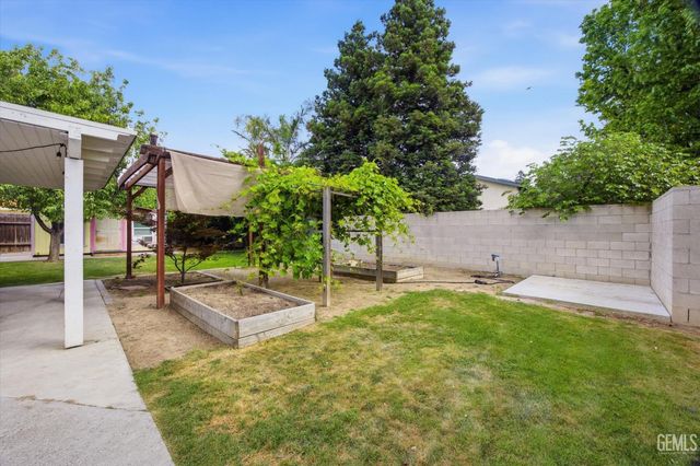 6925 Aztec Way, Bakersfield, CA 93308