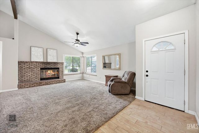 6925 Aztec Way, Bakersfield, CA 93308