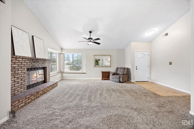 6925 Aztec Way, Bakersfield, CA 93308