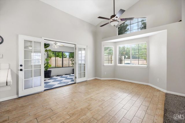 6925 Aztec Way, Bakersfield, CA 93308