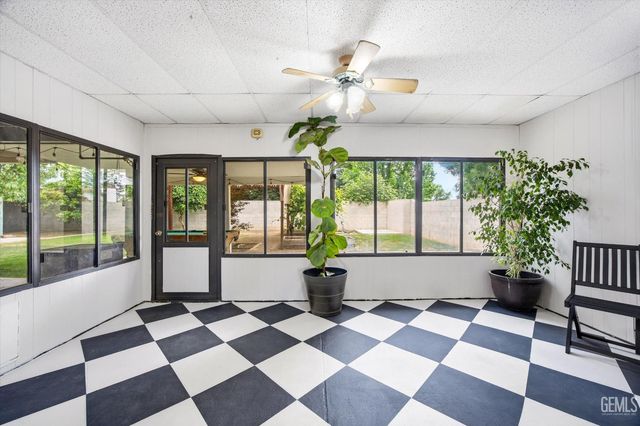 6925 Aztec Way, Bakersfield, CA 93308