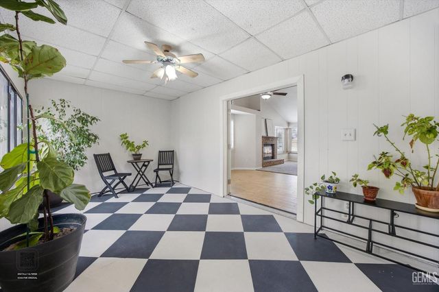 6925 Aztec Way, Bakersfield, CA 93308