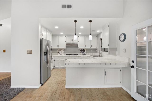 6925 Aztec Way, Bakersfield, CA 93308