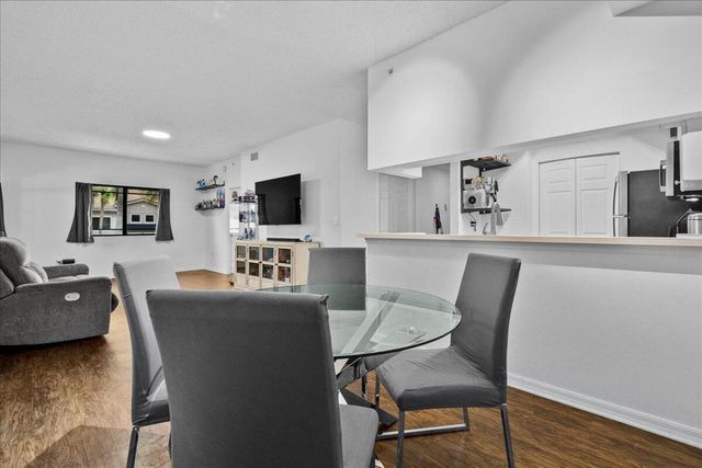 2804 Sarento Place 303, Palm Beach Gardens, FL 33410