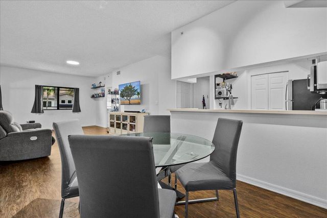 2804 Sarento Place 303, Palm Beach Gardens, FL 33410