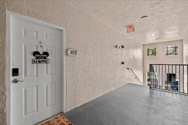 2804 Sarento Place 303, Palm Beach Gardens, FL 33410