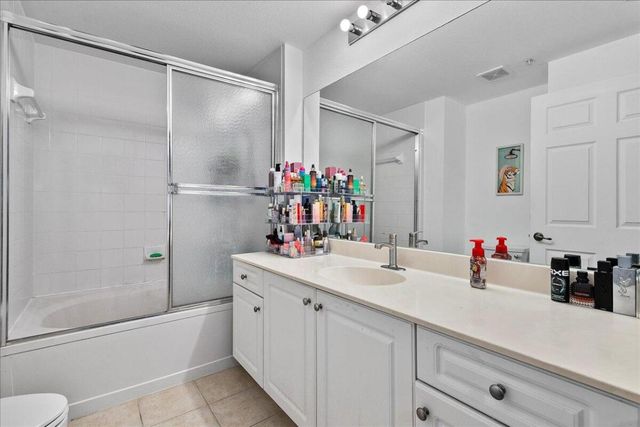 2804 Sarento Place 303, Palm Beach Gardens, FL 33410