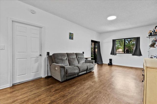 2804 Sarento Place 303, Palm Beach Gardens, FL 33410