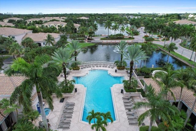 2804 Sarento Place 303, Palm Beach Gardens, FL 33410