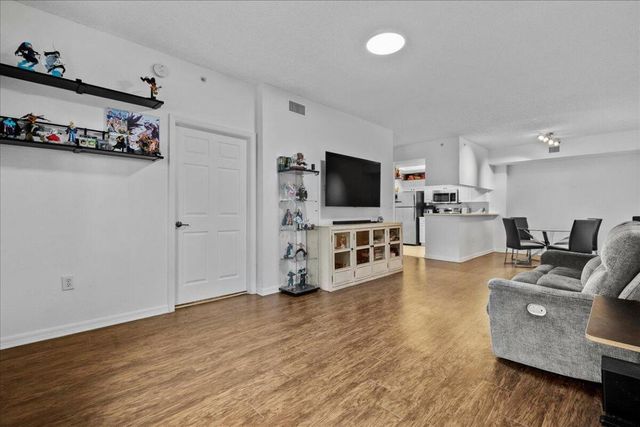 2804 Sarento Place 303, Palm Beach Gardens, FL 33410