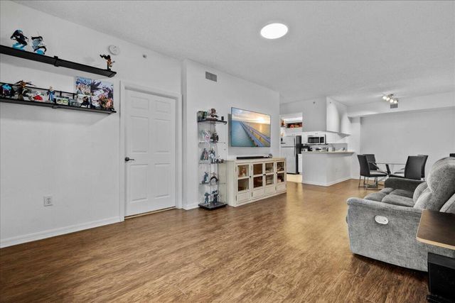 2804 Sarento Place 303, Palm Beach Gardens, FL 33410