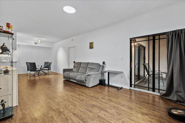 2804 Sarento Place 303, Palm Beach Gardens, FL 33410