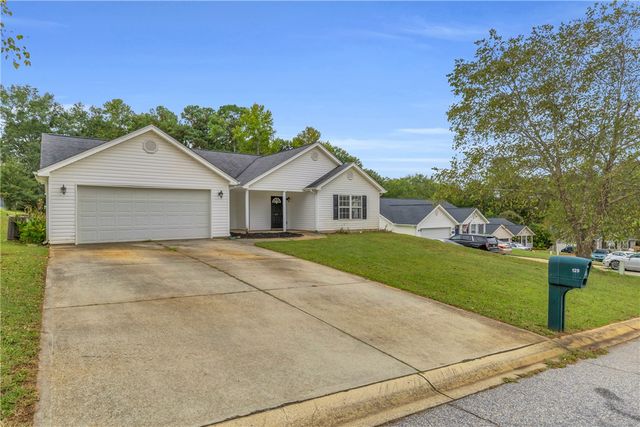 129 Saint James Court, Anderson, SC 29621