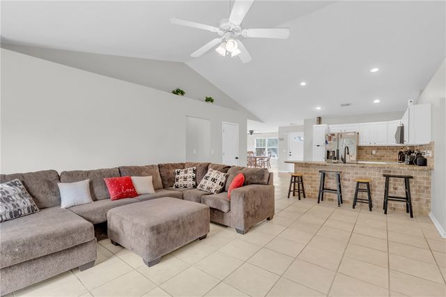 129 Saint James Court, Anderson, SC 29621