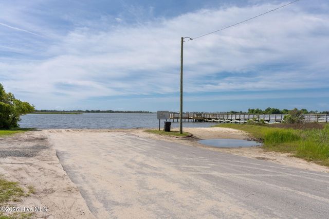 206 Cheswick Drive, Holly Ridge, NC 28445