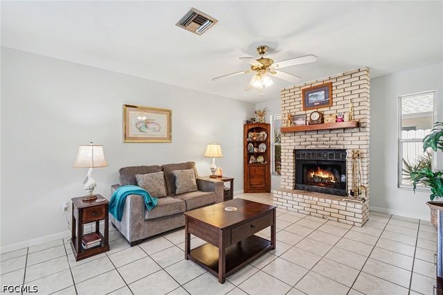 3310 SE 6th PL, Cape Coral, FL 33904