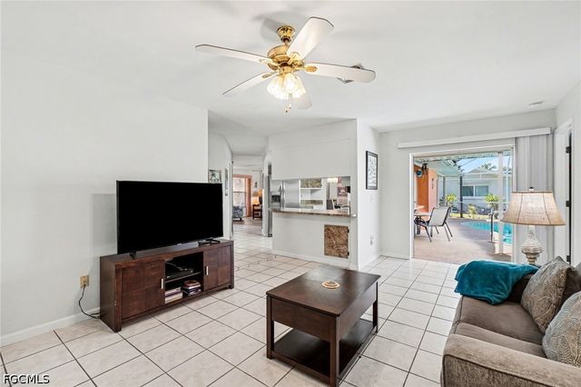 3310 SE 6th PL, Cape Coral, FL 33904