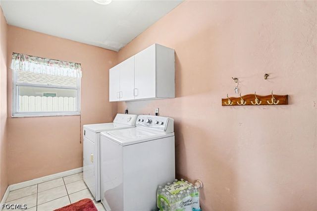 3310 SE 6th PL, Cape Coral, FL 33904