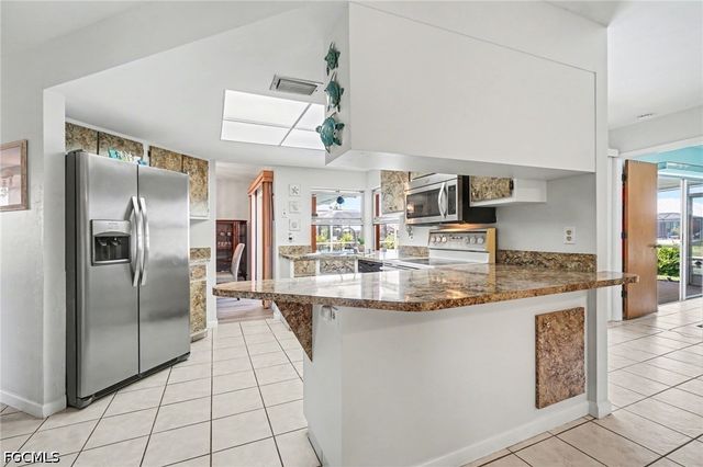 3310 SE 6th PL, Cape Coral, FL 33904