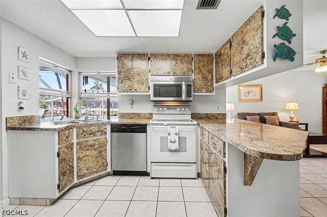 3310 SE 6th PL, Cape Coral, FL 33904